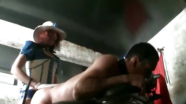 A sexy solo bitch plays with her pussy while outdoors in the garden